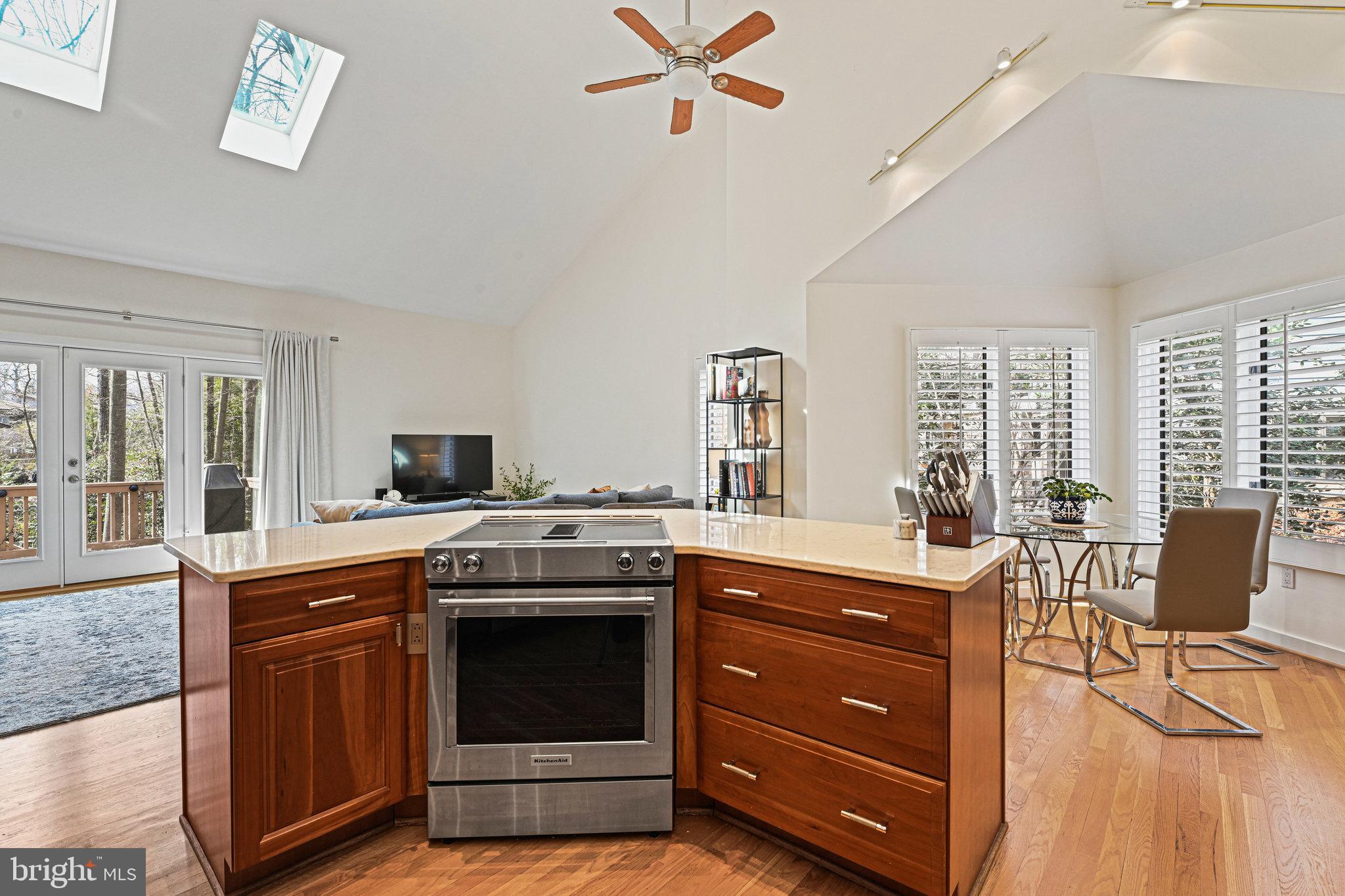 11591 Lake Newport Road Reston, VA 20194 - Photo 13 of 72