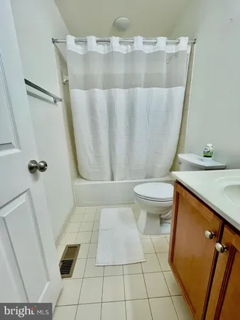 $2,750 | 15706 John Diskin Circle, Unit 138, Woodbridge, VA 22191