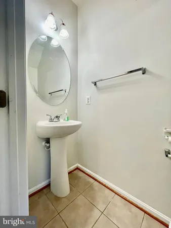 $2,750 | 15706 John Diskin Circle, Unit 138, Woodbridge, VA 22191