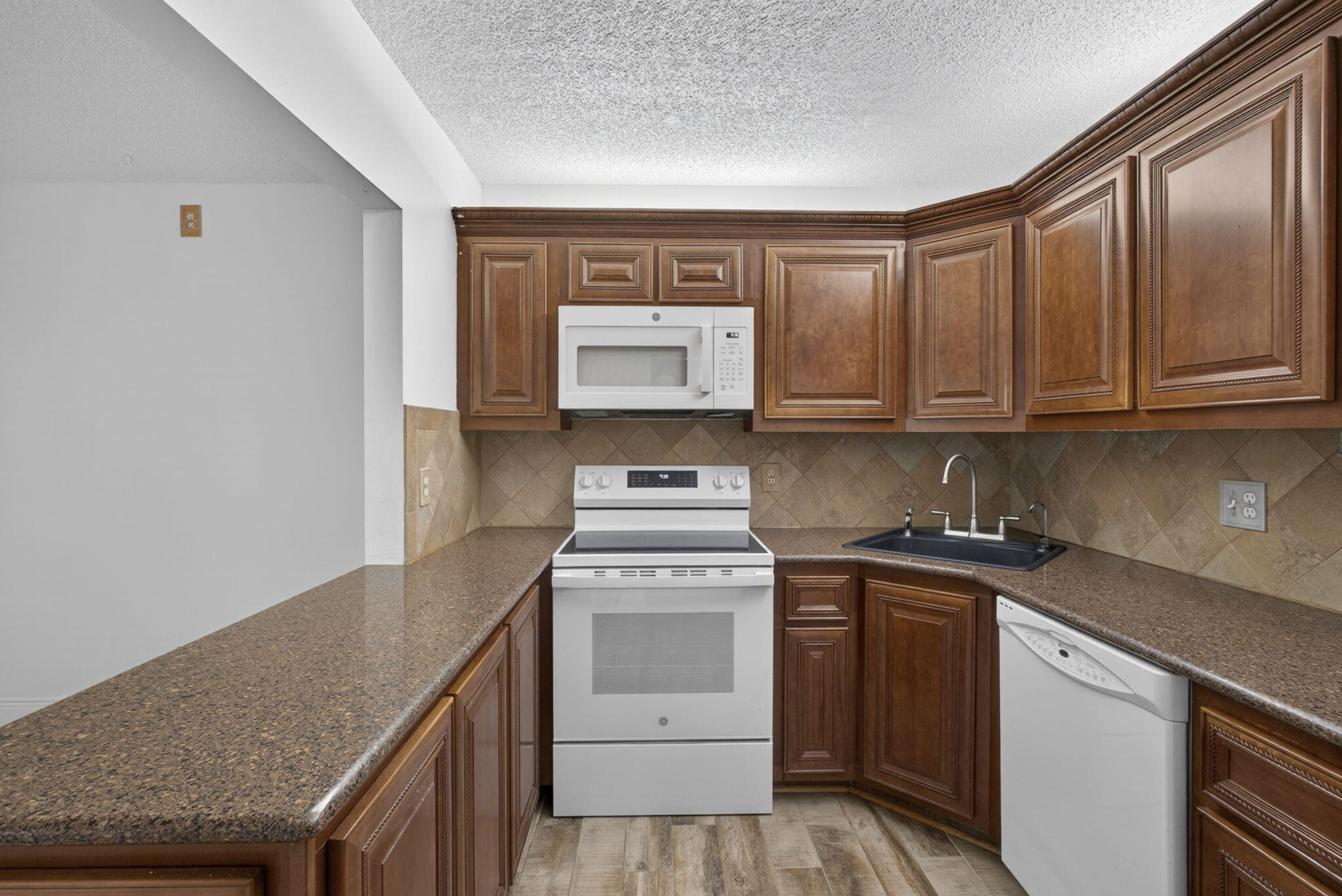 315 Pine Ridge Circle, Unit D1 Greenacres, FL 33463 - Photo 20 of 43 20-web-or-mls-BS1A5077