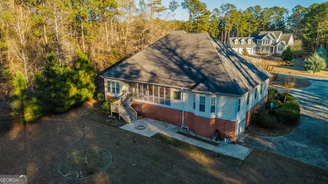 a view of house with a yard