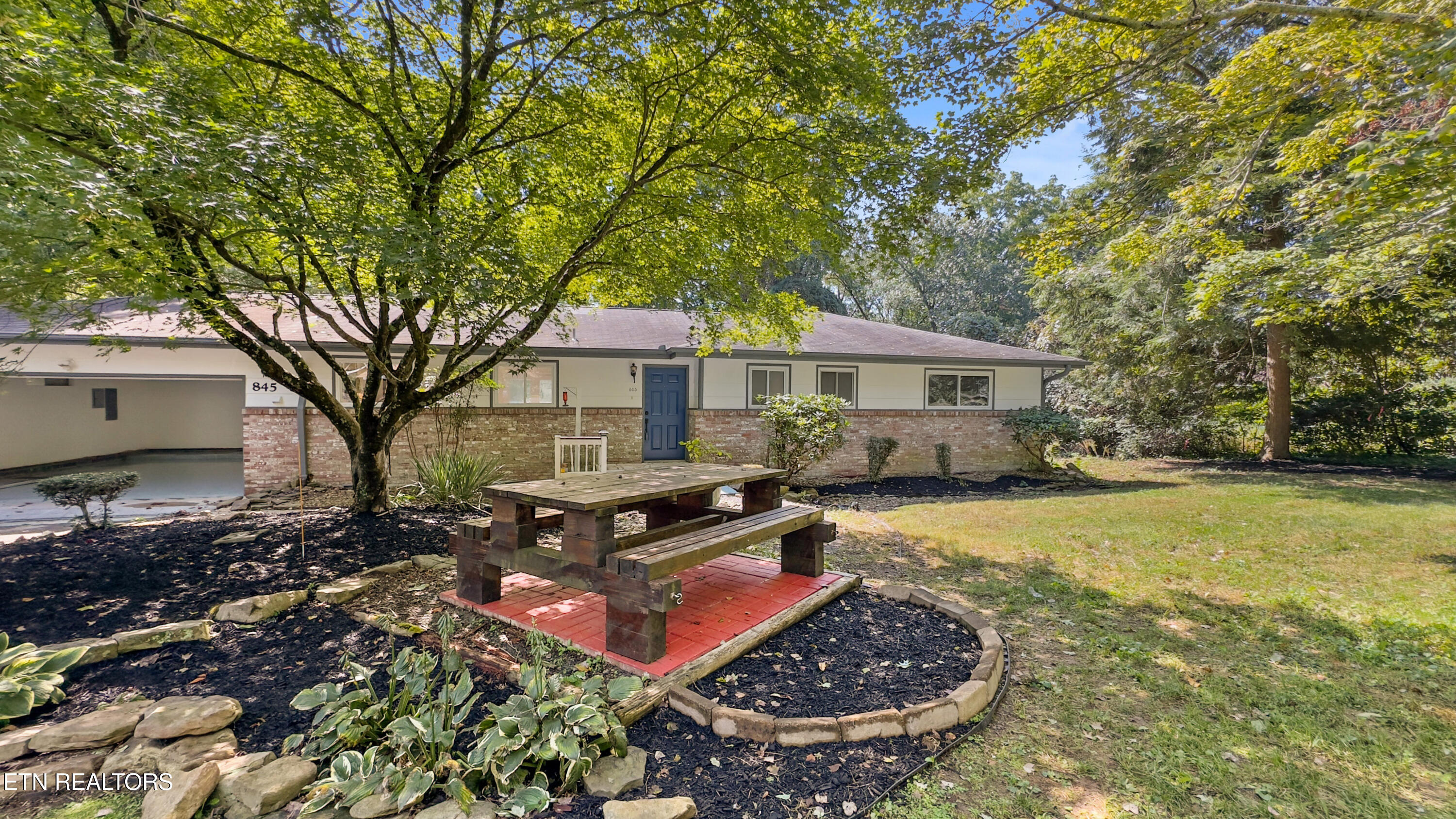 845 W Outer Drive