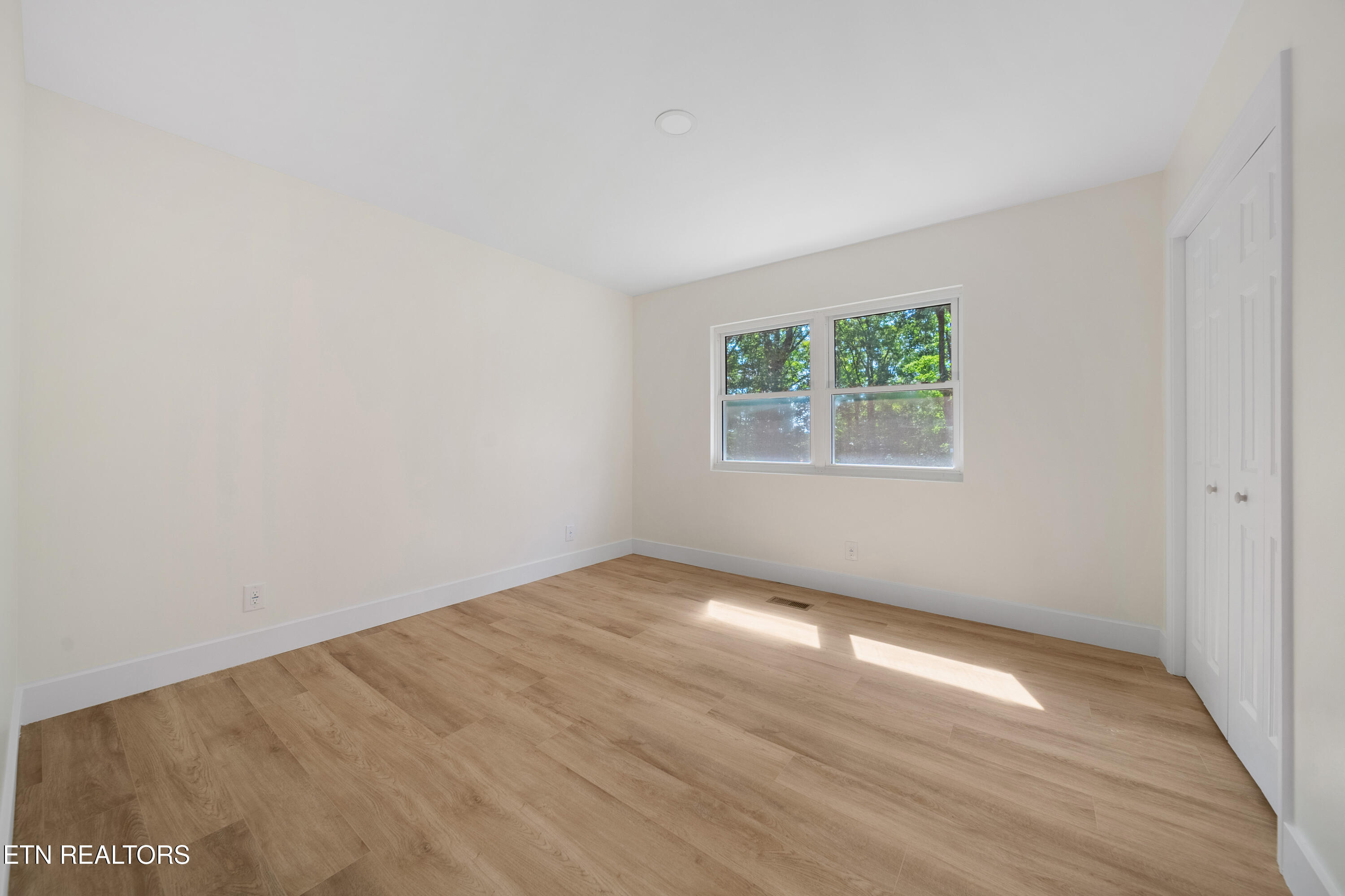 845 West Outer Drive Oak Ridge, TN 37830 - Photo 13 of 28 Bedroom 1