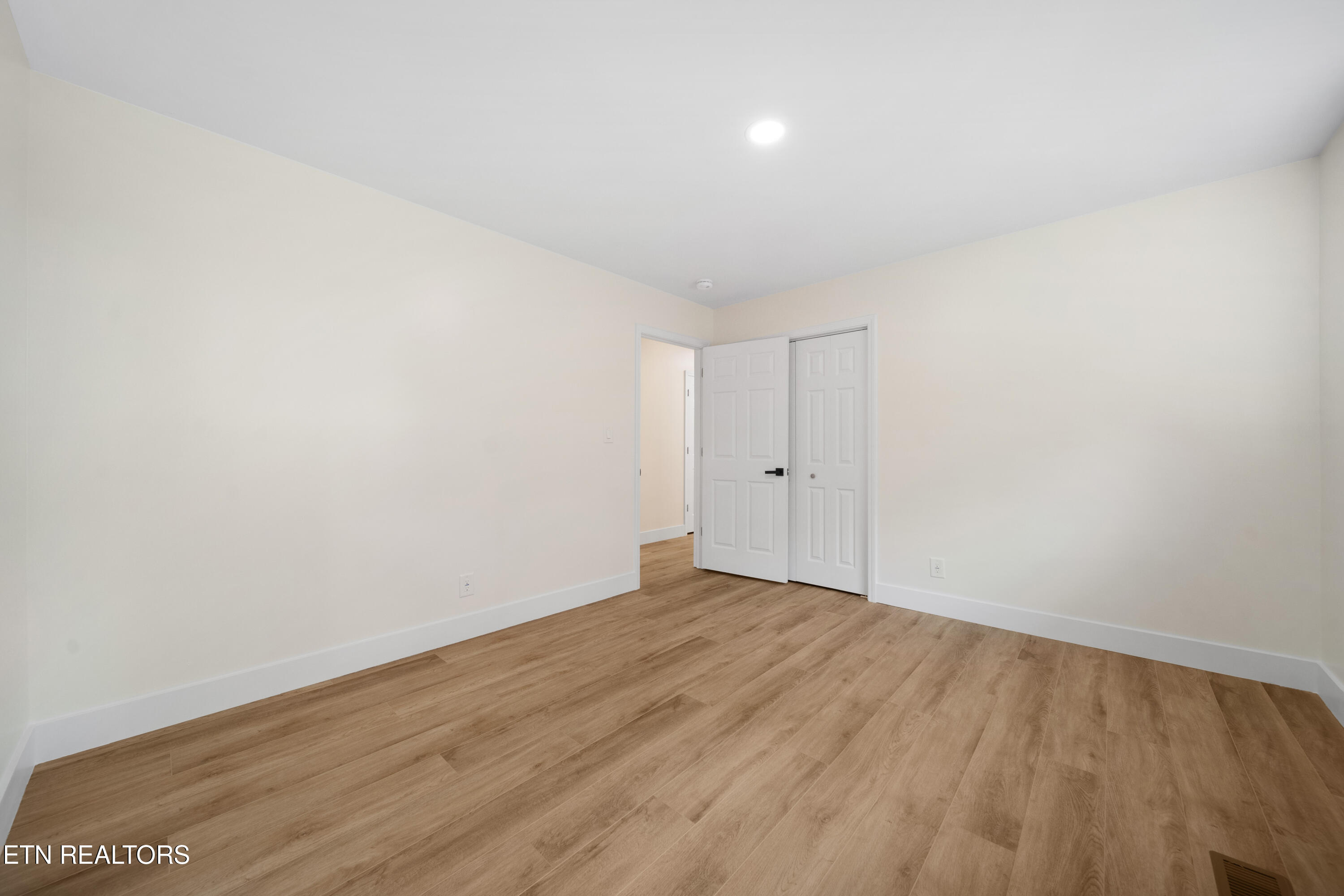 845 West Outer Drive Oak Ridge, TN 37830 - Photo 15 of 28 Bedroom 3