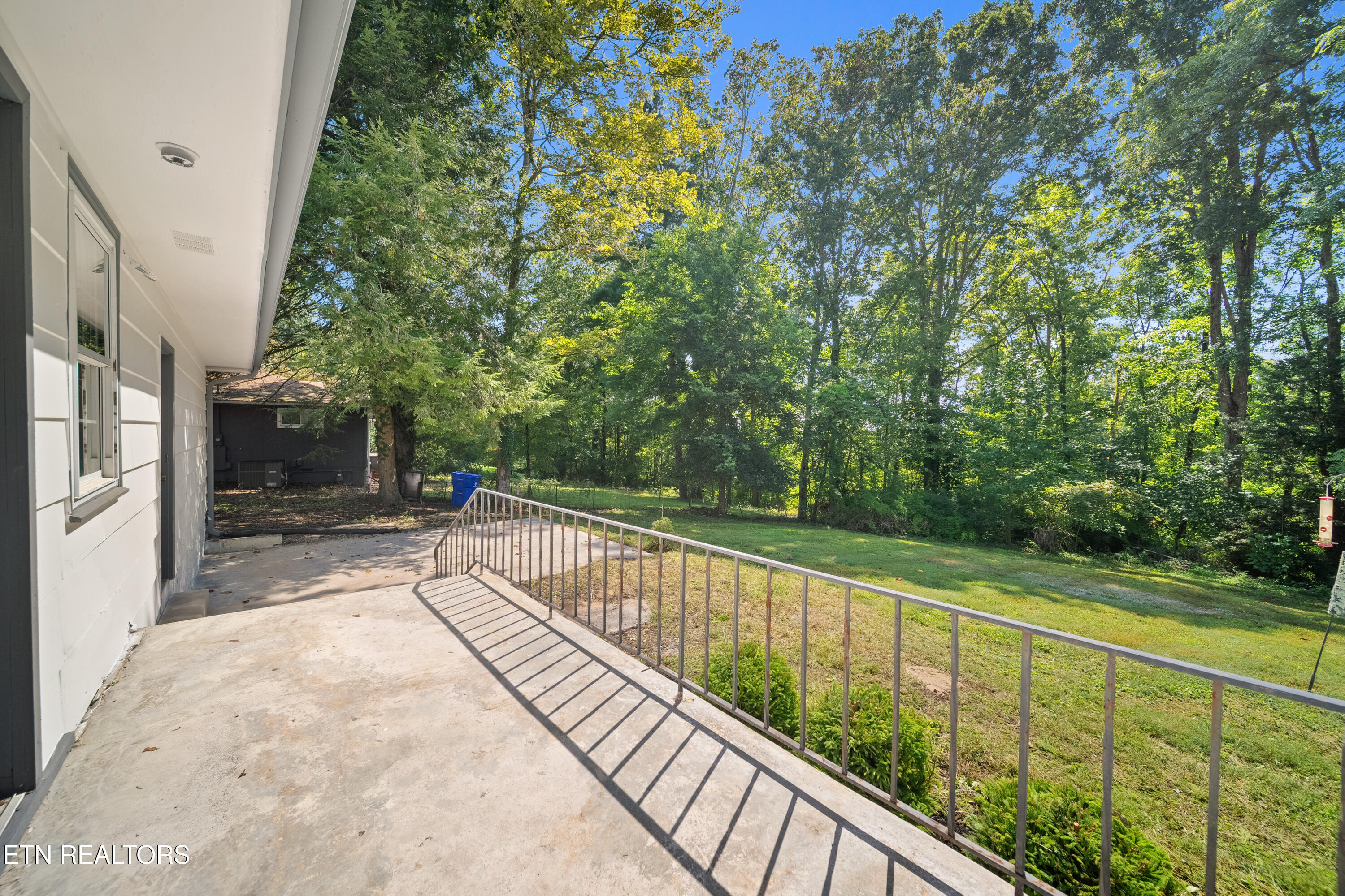 845 West Outer Drive Oak Ridge, TN 37830 - Photo 20 of 28 Raised patio