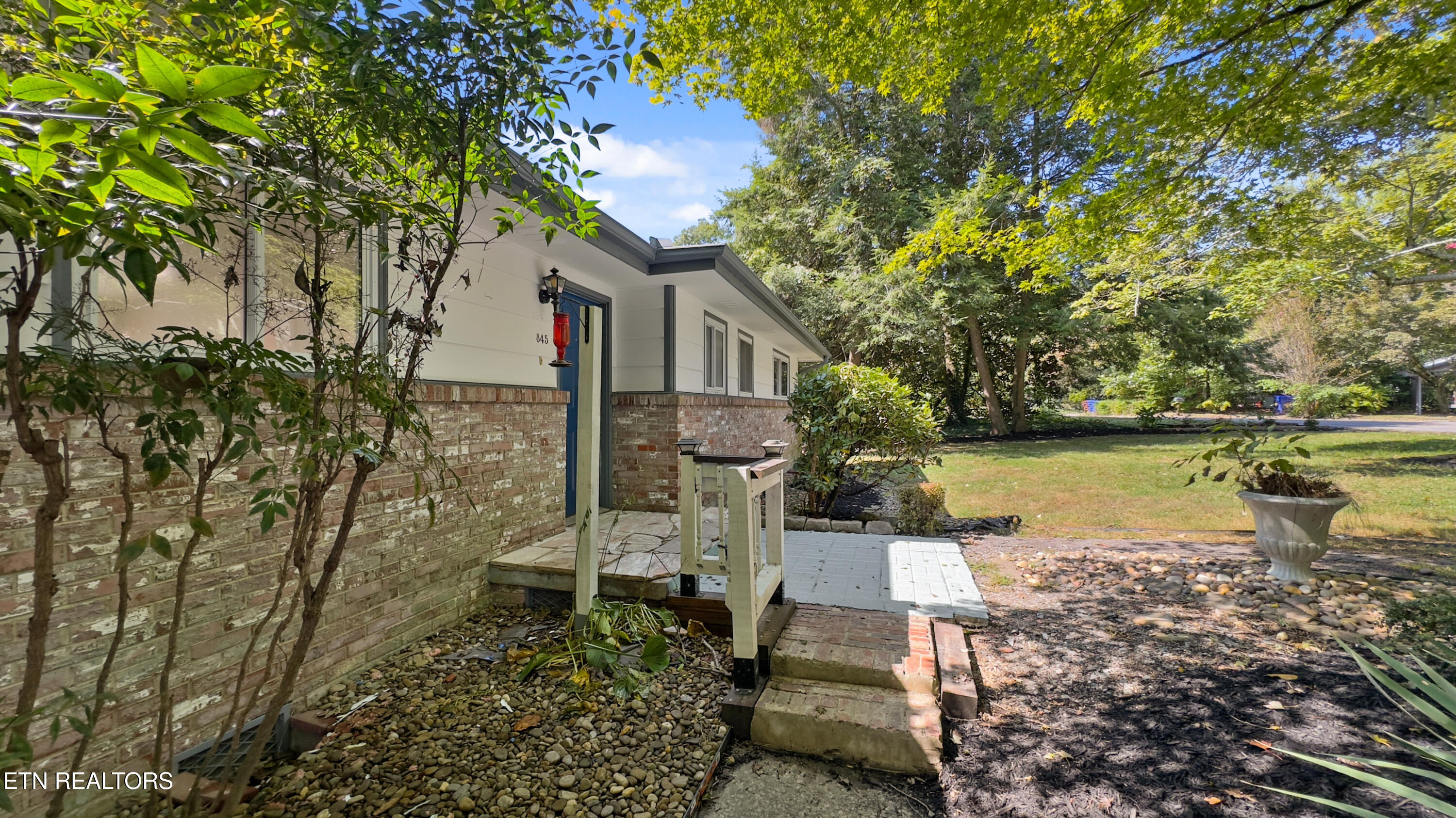 845 West Outer Drive Oak Ridge, TN 37830 - Photo 2 of 28 845 W Outer Drive
