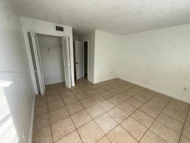 $1,800 | 1725 West 60th Street, Unit F206, Hialeah, FL 33012