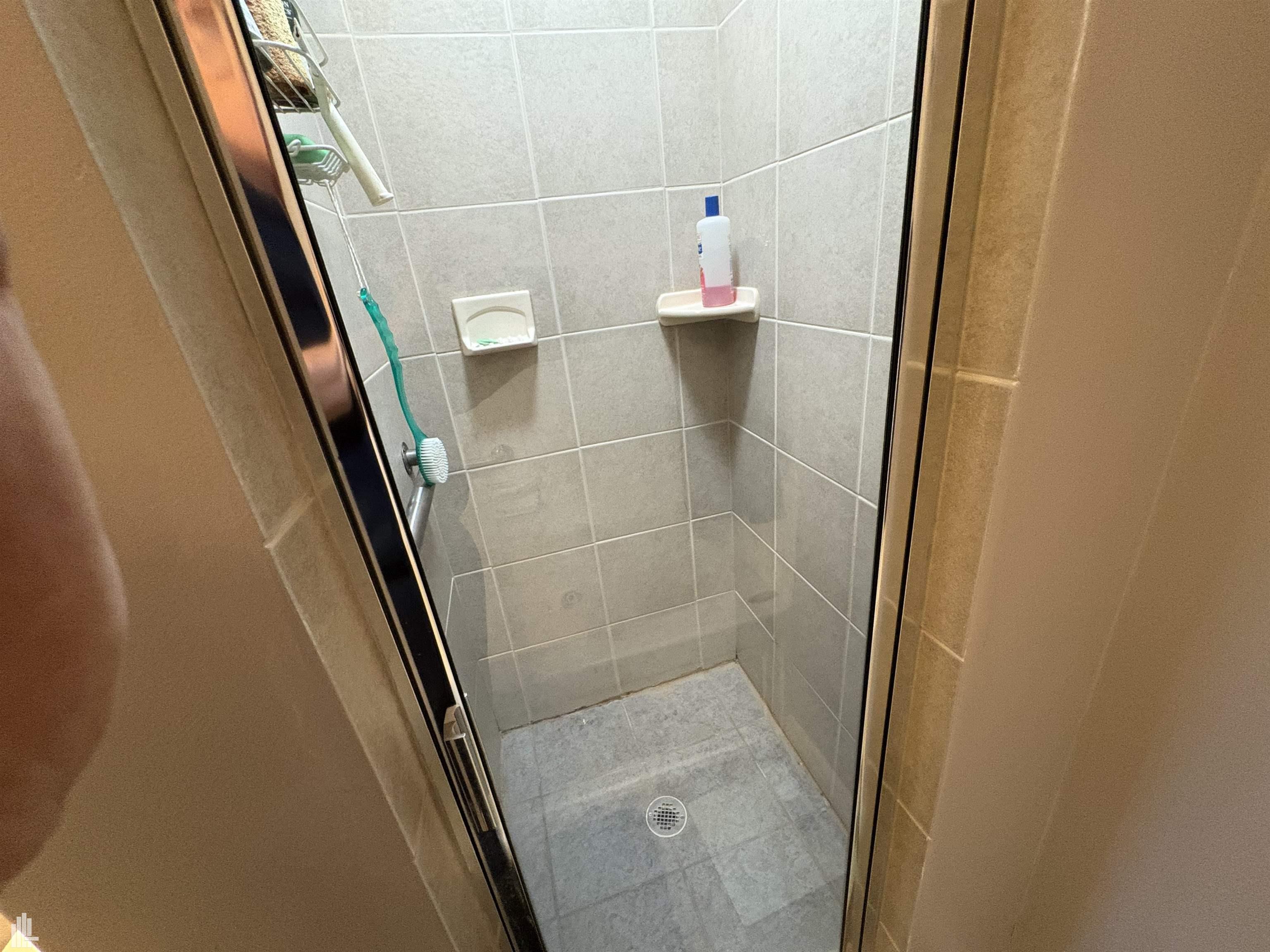 14867 21 Mile Road Utica, MI 48315 - Photo 18 of 44 Main Bath Shower