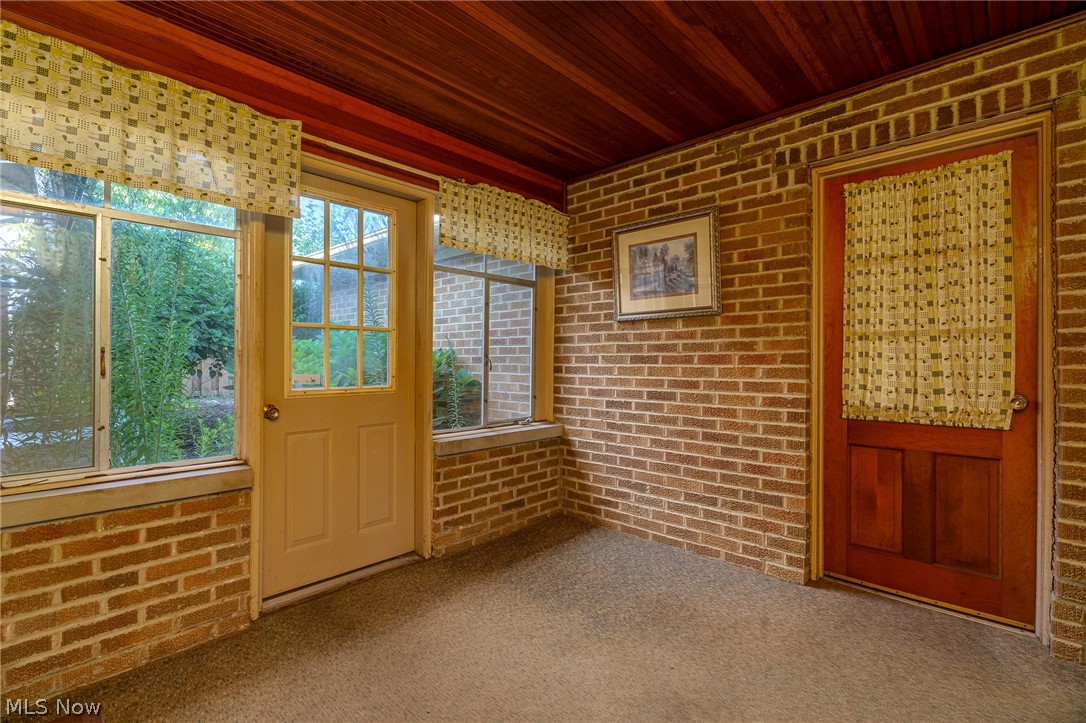 6572 South Canterbury Road Cleveland, OH 44129 - Photo 14 of 36 Sweet breezeway that connects to the garage, a great 3-season room for reading and relaxing