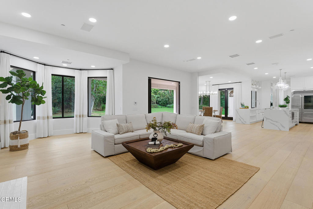 550 Unique Lane Simi Valley, CA 93065 - Photo 16 of 54