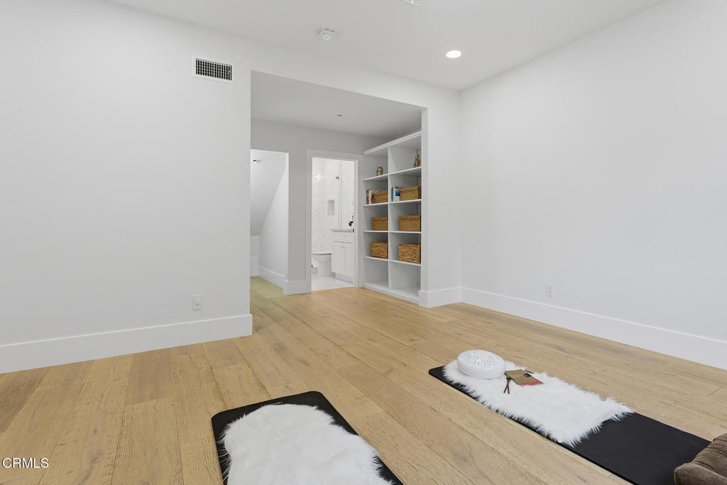 550 Unique Lane Simi Valley, CA 93065 - Photo 20 of 54