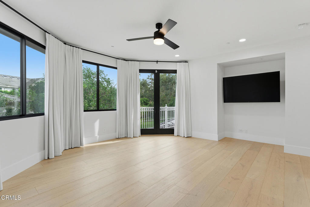 550 Unique Lane Simi Valley, CA 93065 - Photo 35 of 54