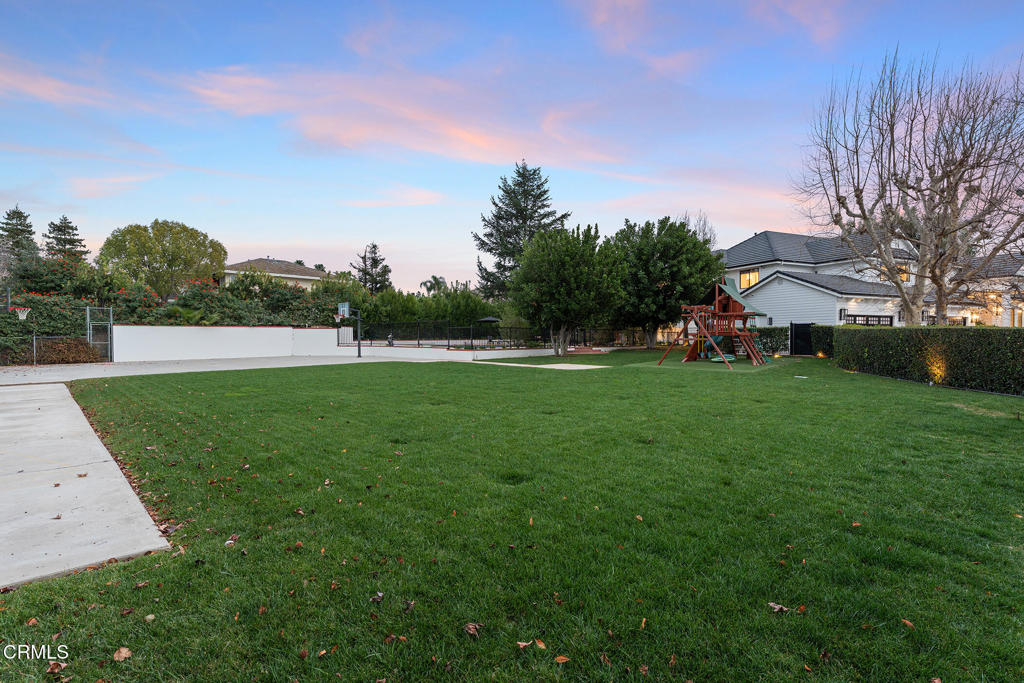 550 Unique Lane Simi Valley, CA 93065 - Photo 47 of 54