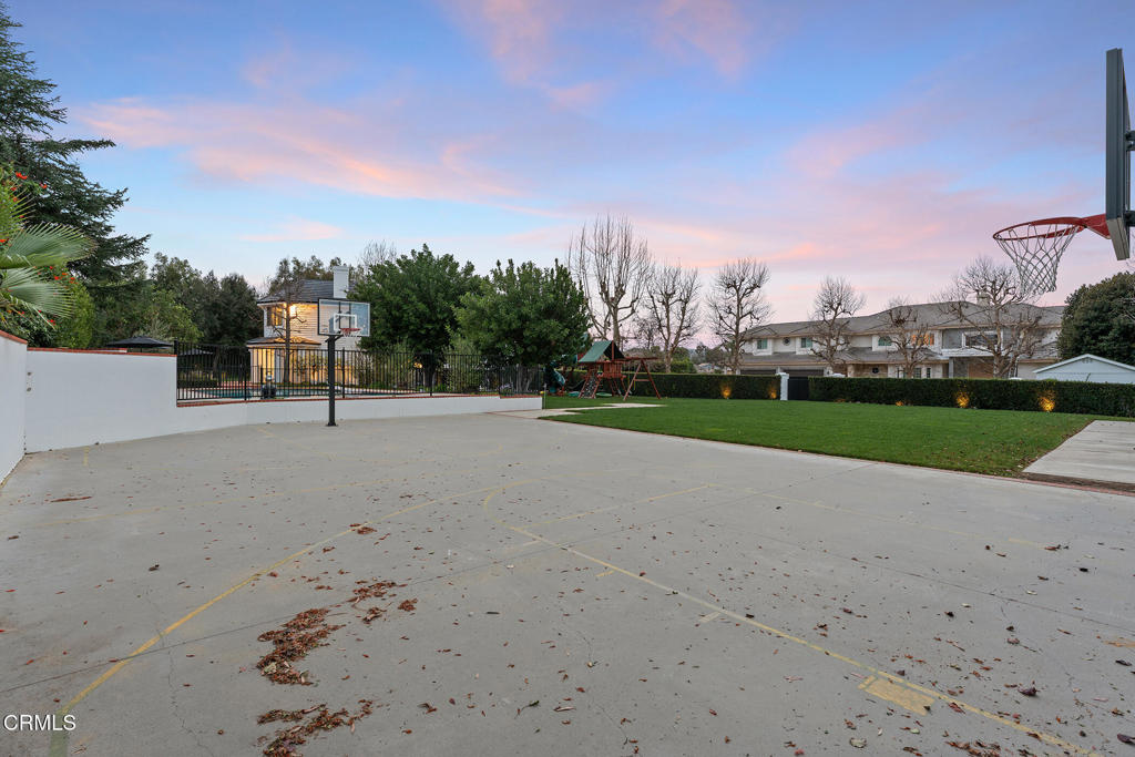 550 Unique Lane Simi Valley, CA 93065 - Photo 48 of 54