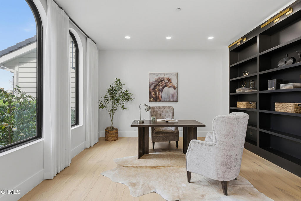 550 Unique Lane Simi Valley, CA 93065 - Photo 6 of 54