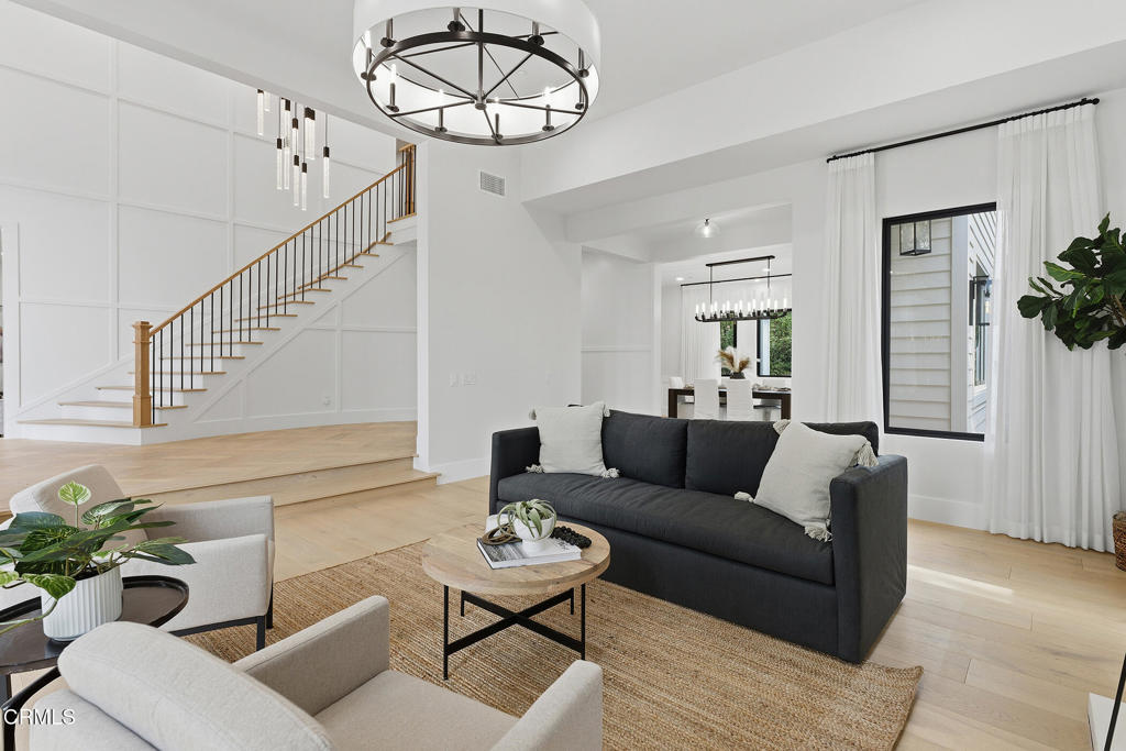 550 Unique Lane Simi Valley, CA 93065 - Photo 7 of 54