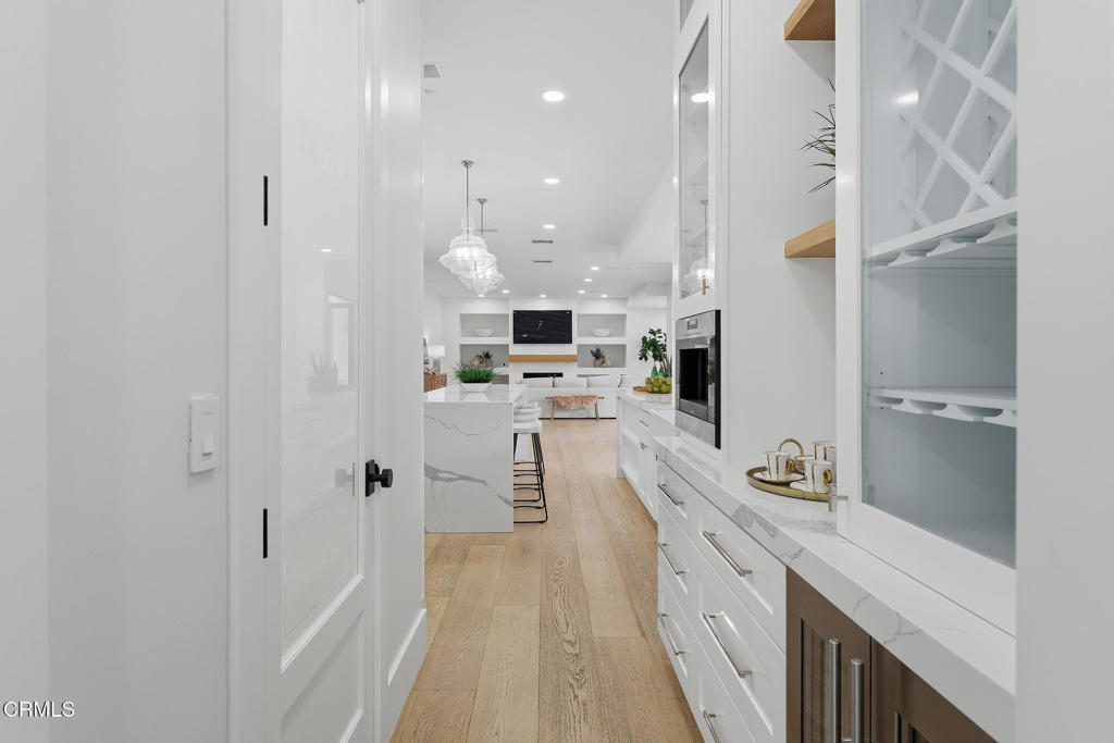 550 Unique Lane Simi Valley, CA 93065 - Photo 9 of 54