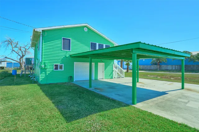 a view of an house with backyard space and balcony