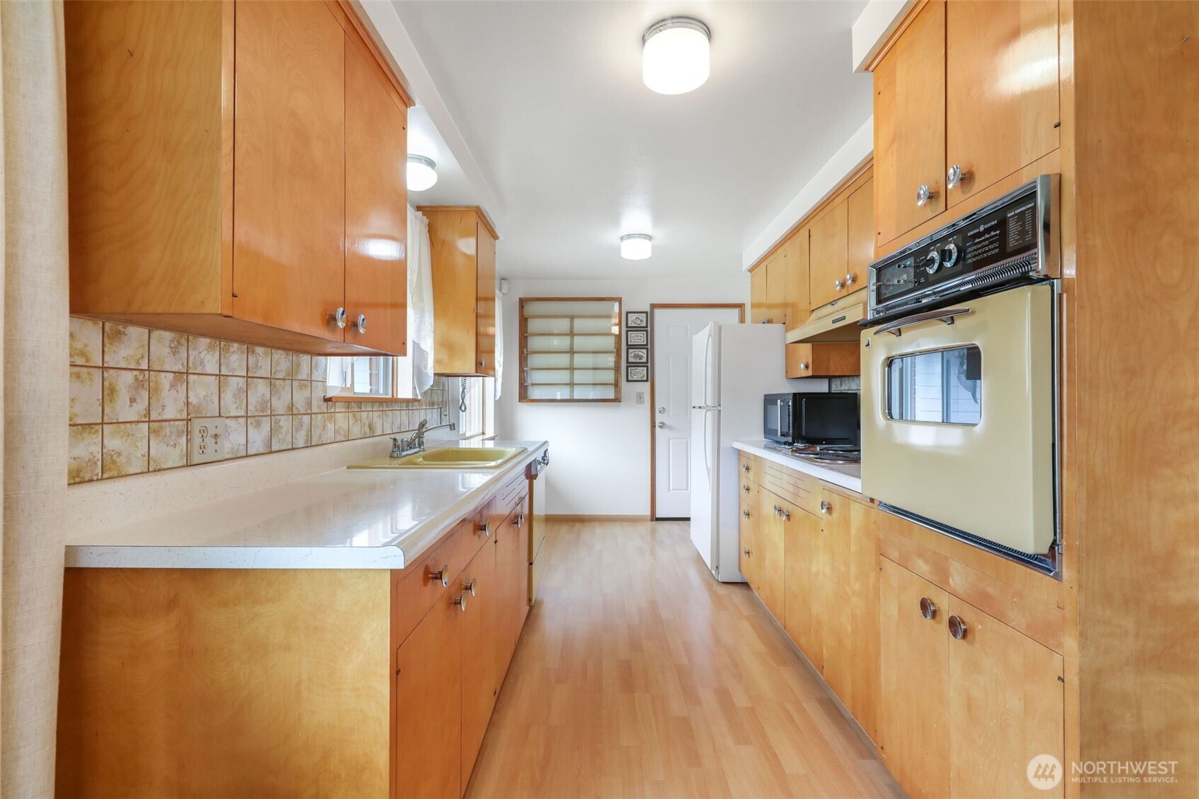 7304 Beverly Boulevard Everett, WA 98203 - Photo 14 of 38 a kitchen with stainless steel appliances granite countertop a sink and stove top oven