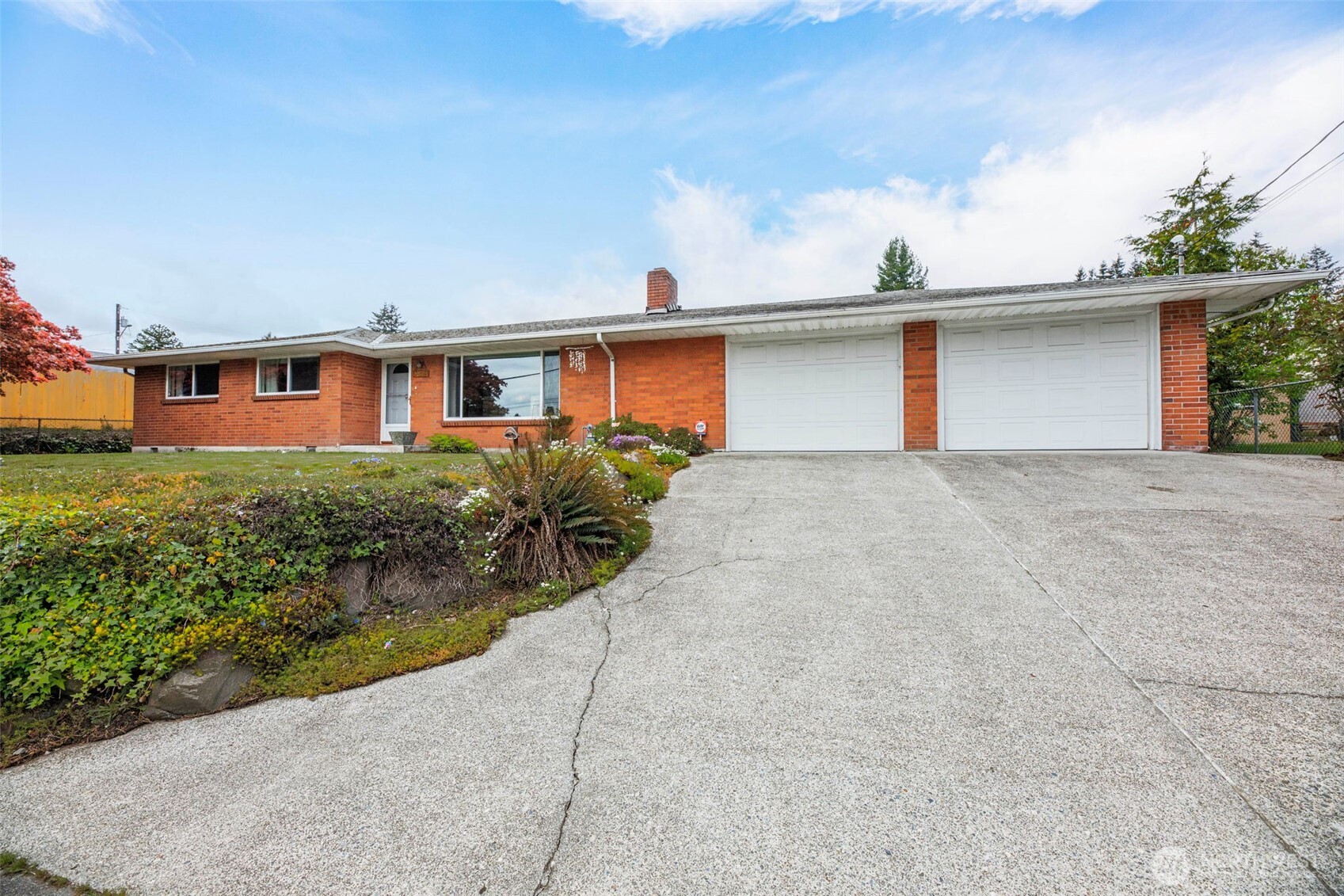 7304 Beverly Boulevard Everett, WA 98203 - Photo 2 of 38 front view of a house with a street