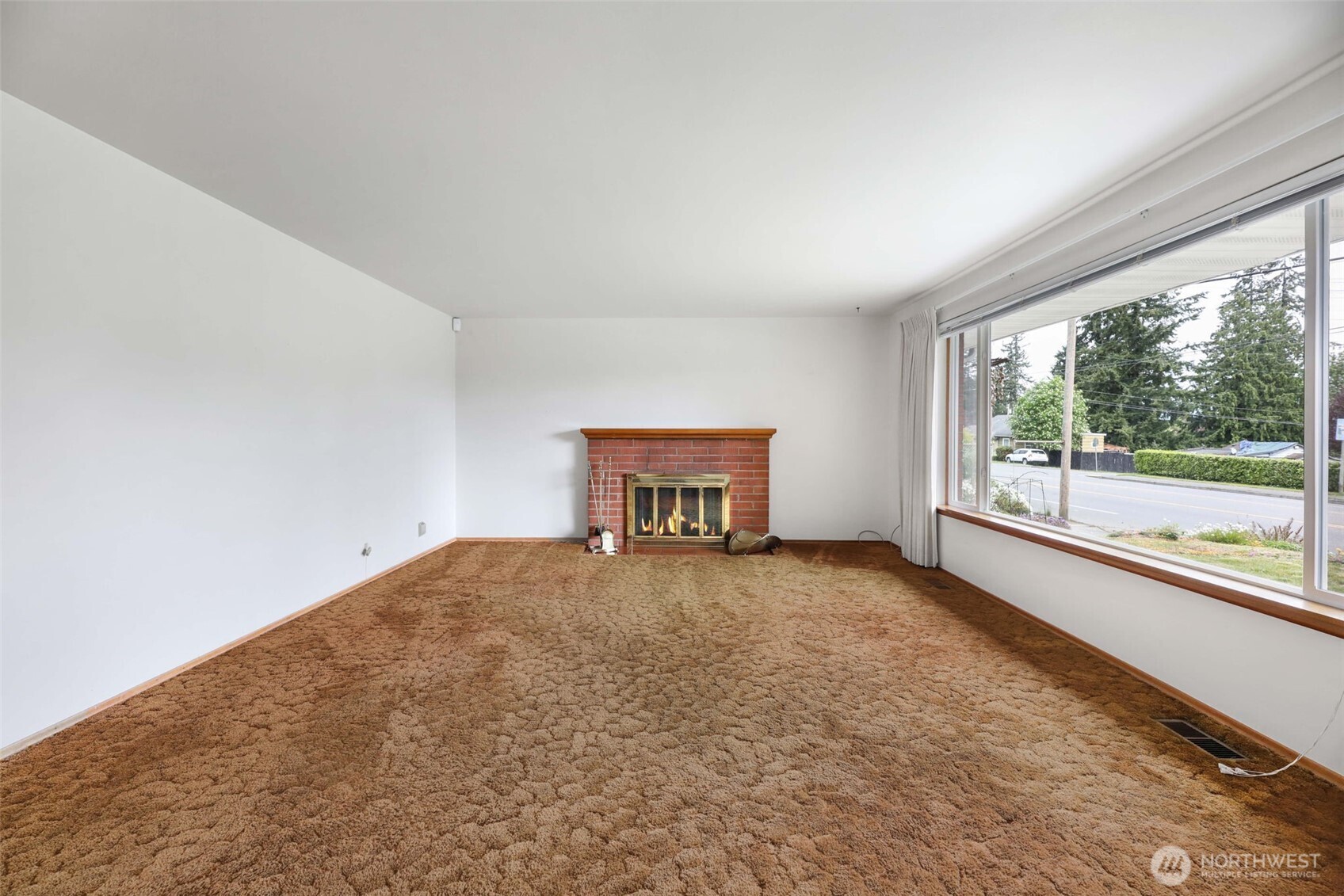 7304 Beverly Boulevard Everett, WA 98203 - Photo 9 of 38 a view of an empty room with a window