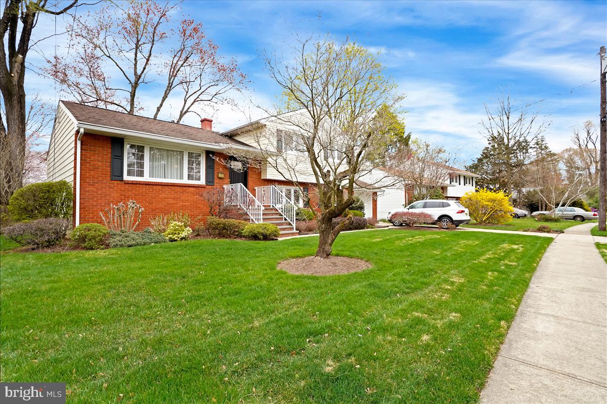 8 Barnett Road Lawrence Township, NJ 08648 - Photo 2 of 33 Gallery Image 2