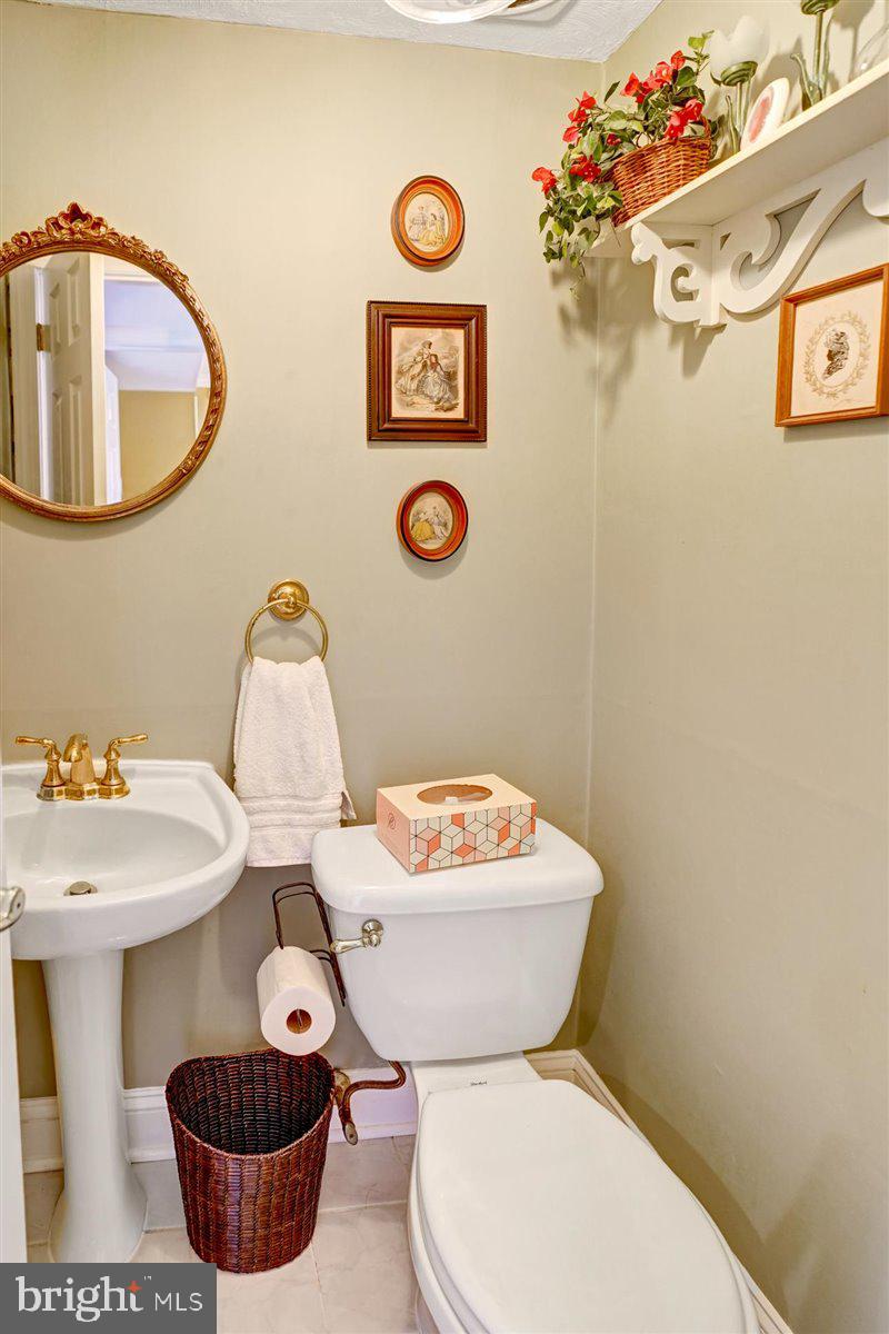 8 Barnett Road Lawrence Township, NJ 08648 - Photo 18 of 33 Gallery Image 18