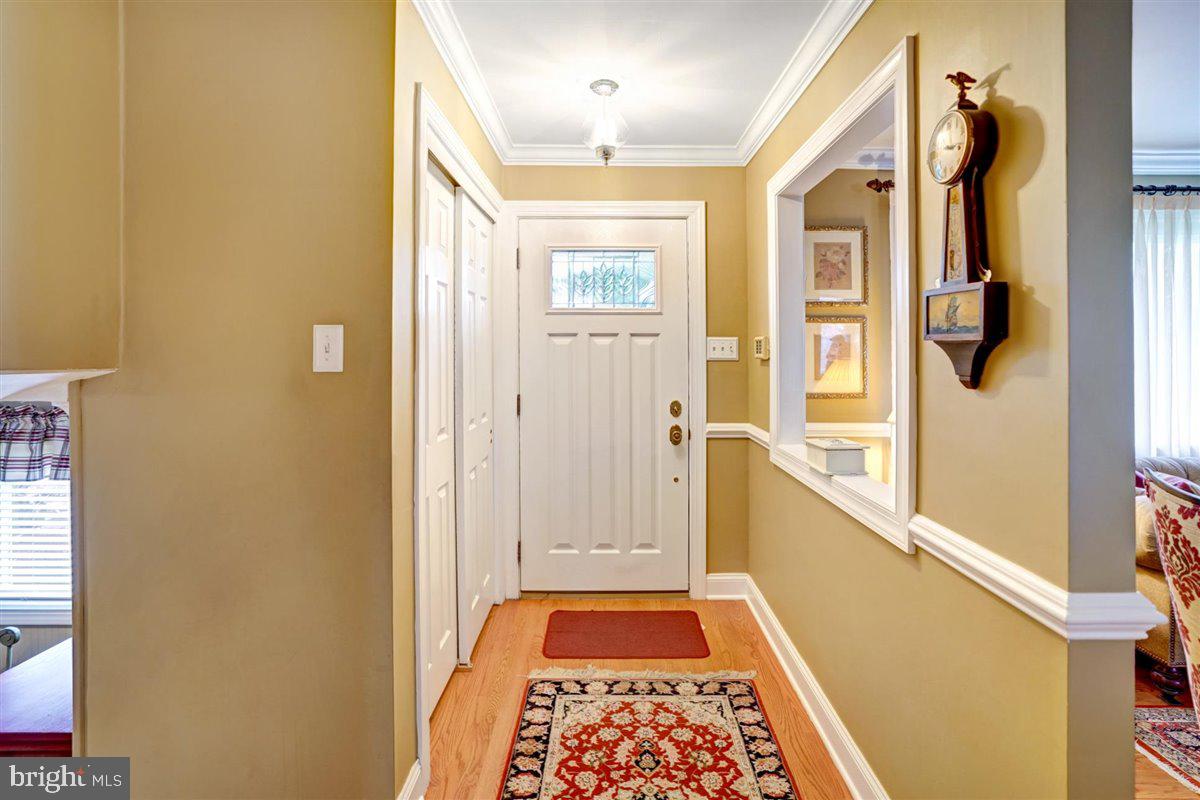 8 Barnett Road Lawrence Township, NJ 08648 - Photo 3 of 33 Gallery Image 3