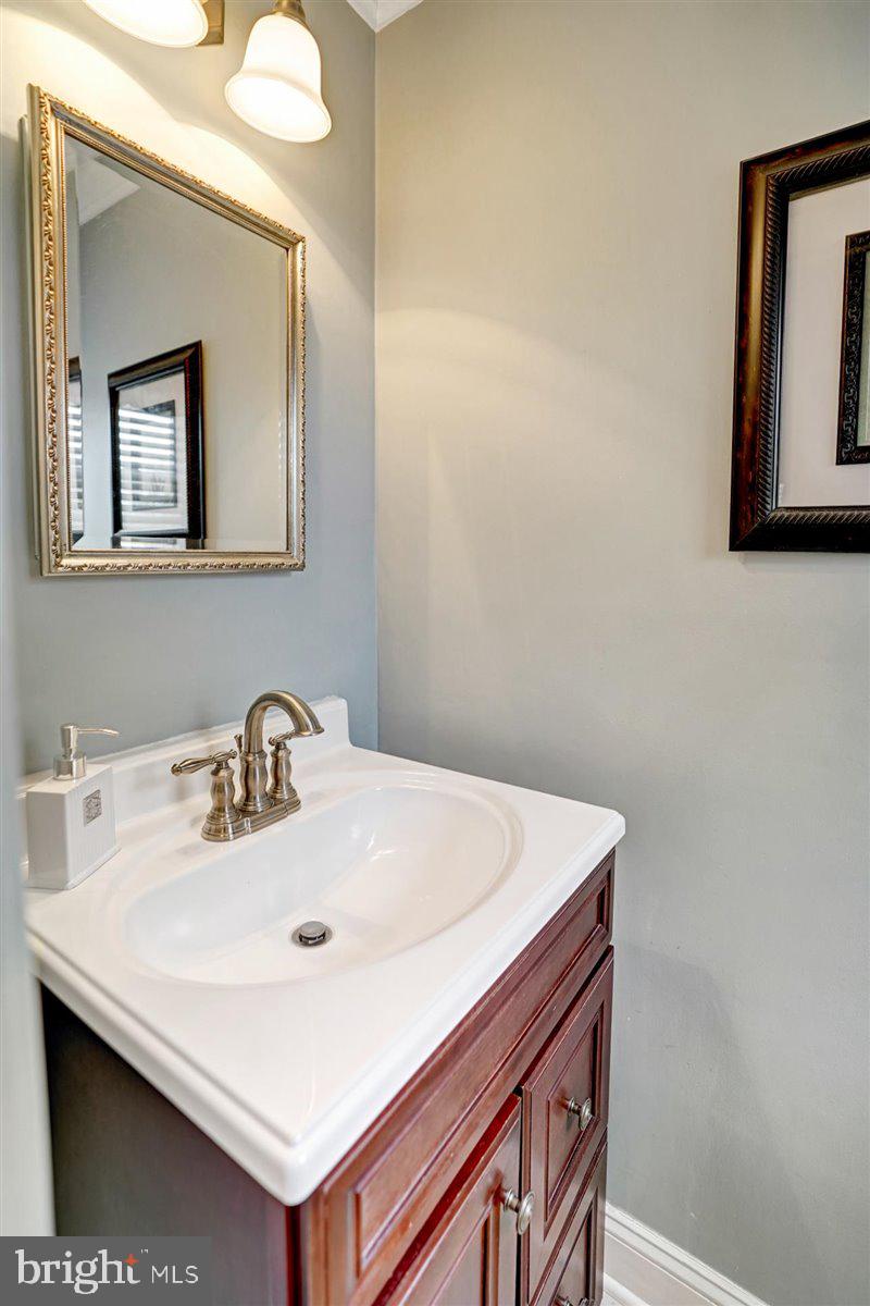 8 Barnett Road Lawrence Township, NJ 08648 - Photo 25 of 33 Master half bath