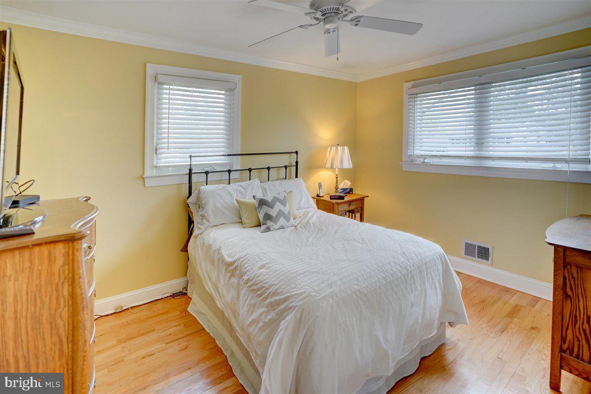 8 Barnett Road Lawrence Township, NJ 08648 - Photo 26 of 33 Second bedroom