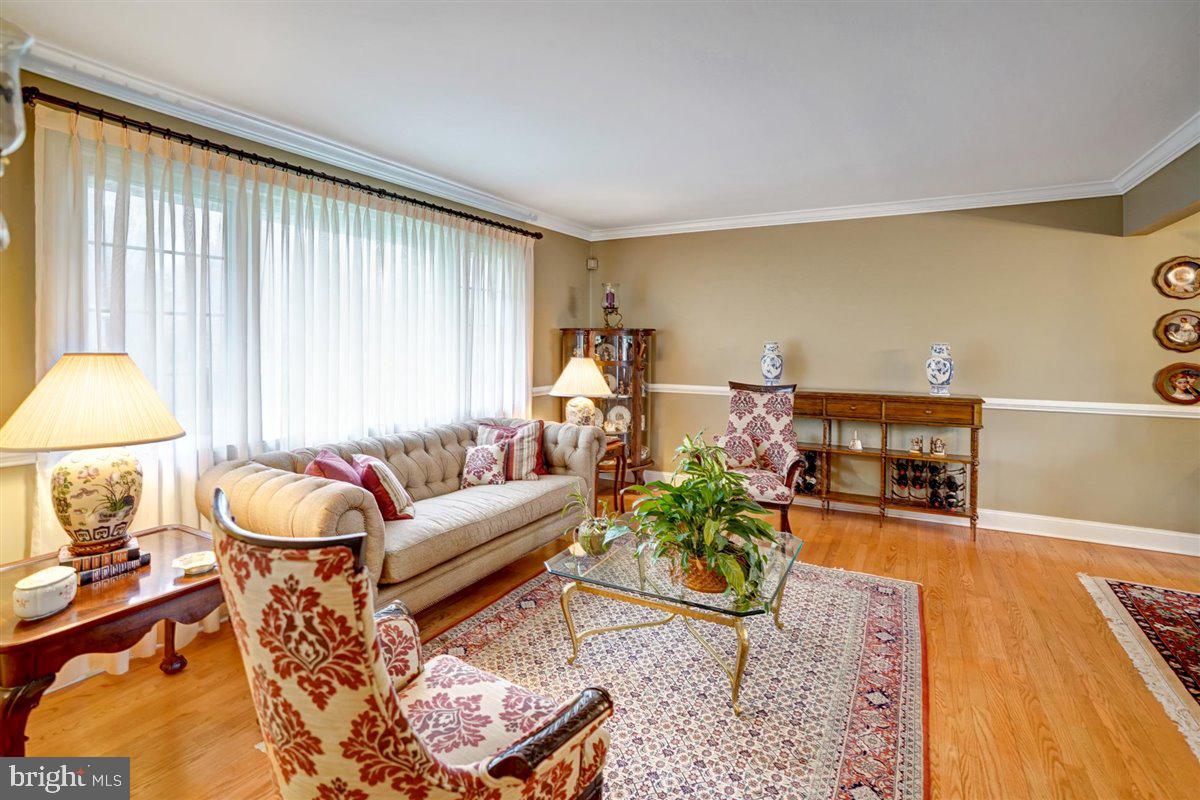 8 Barnett Road Lawrence Township, NJ 08648 - Photo 4 of 33 Living room