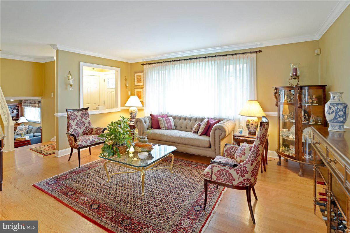 8 Barnett Road Lawrence Township, NJ 08648 - Photo 5 of 33 Living room