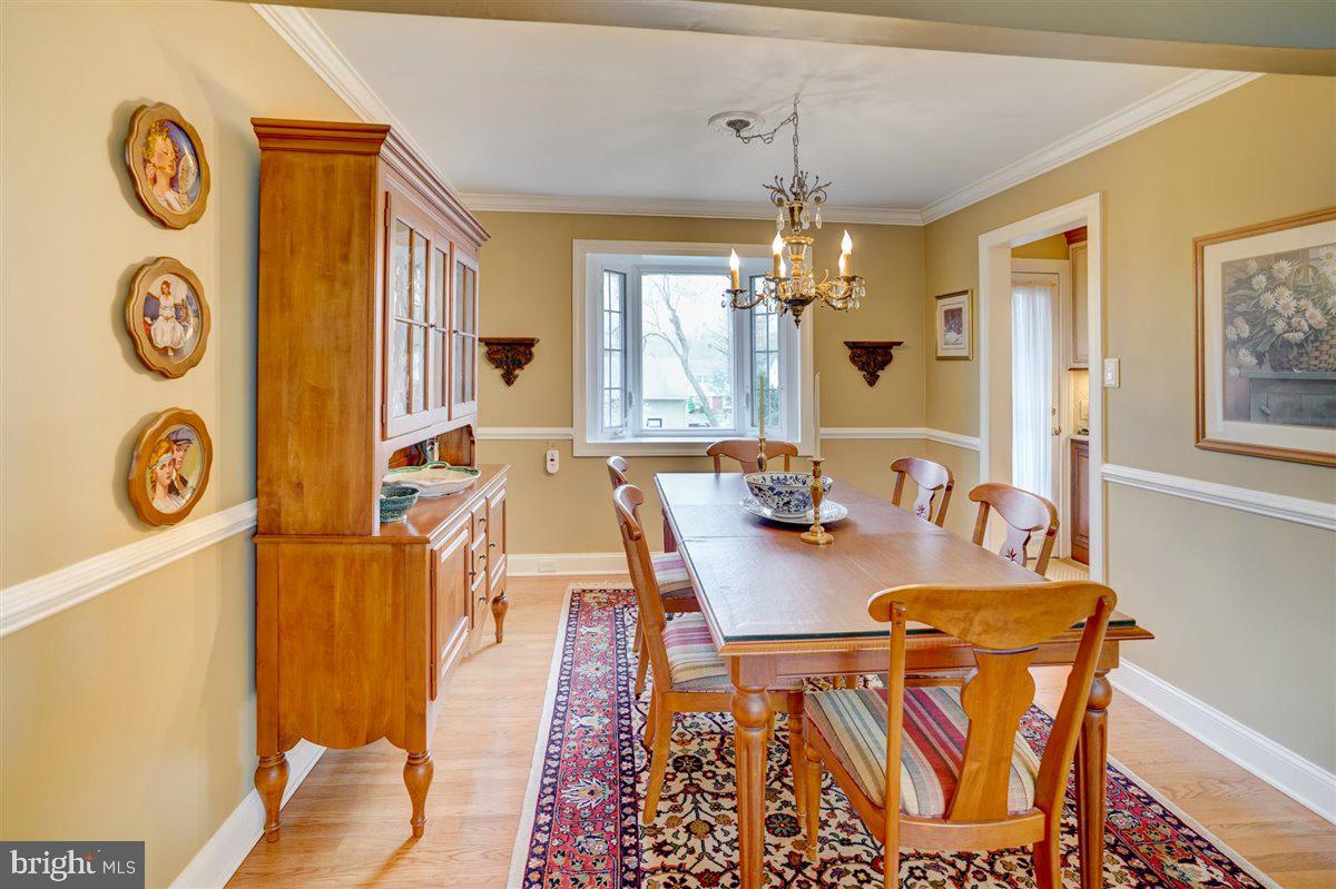 8 Barnett Road Lawrence Township, NJ 08648 - Photo 6 of 33 Dining room