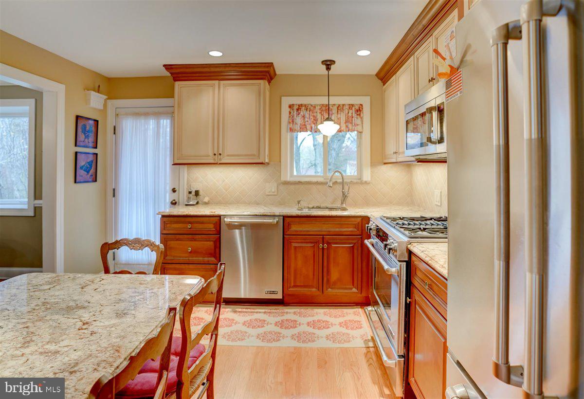 8 Barnett Road Lawrence Township, NJ 08648 - Photo 8 of 33 Gallery Image 8