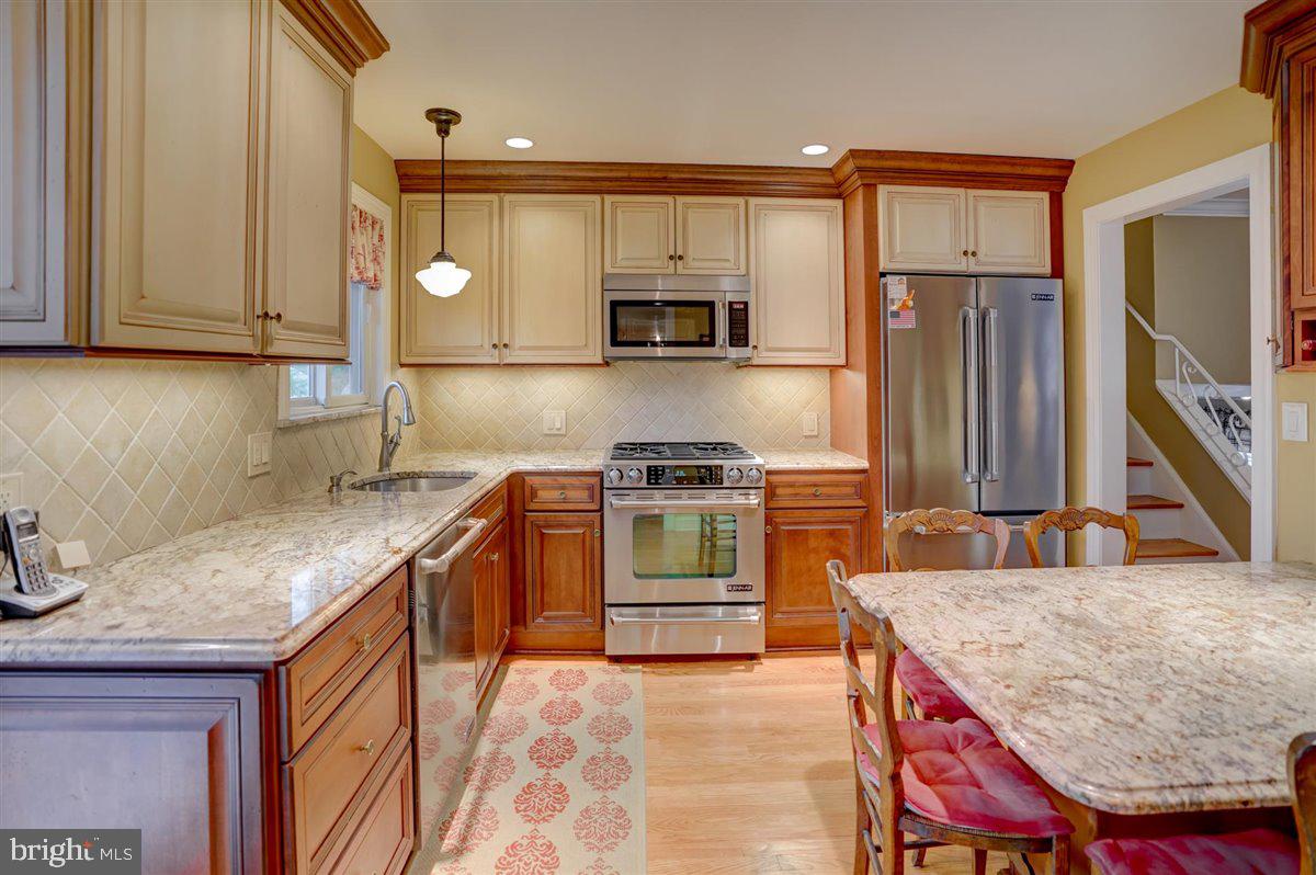 8 Barnett Road Lawrence Township, NJ 08648 - Photo 9 of 33 Gallery Image 9