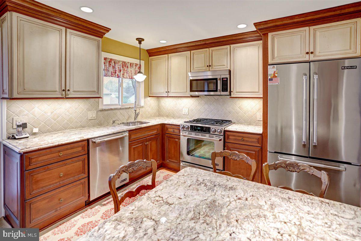 8 Barnett Road Lawrence Township, NJ 08648 - Photo 10 of 33 Gallery Image 10