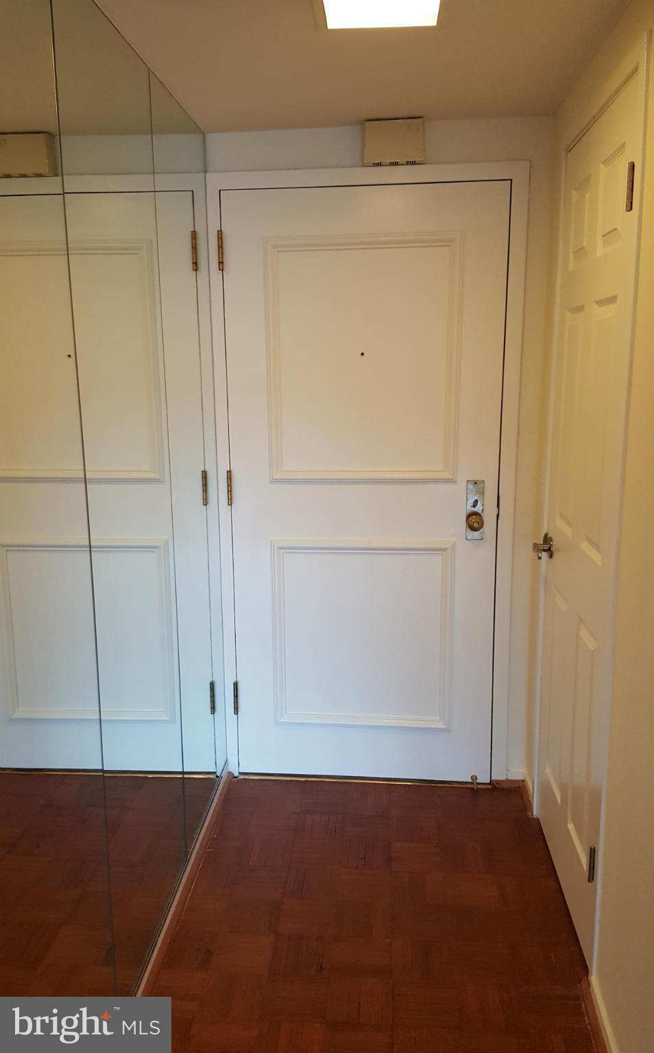 6101 Edsall Road, Unit 1506 Alexandria, VA 22304 - Photo 2 of 26 a view of an empty room