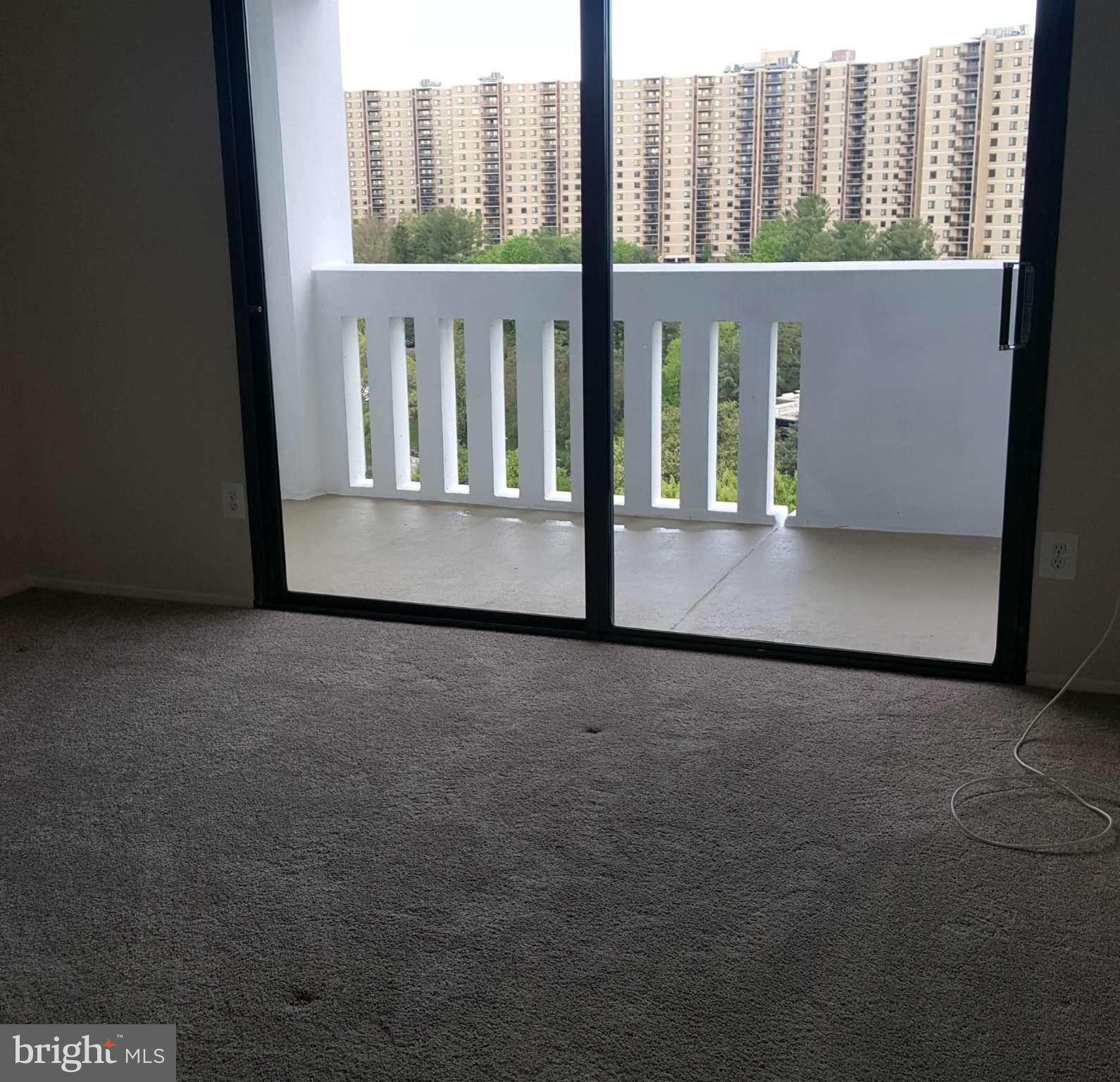 6101 Edsall Road, Unit 1506 Alexandria, VA 22304 - Photo 24 of 26 a view of an empty room with a window