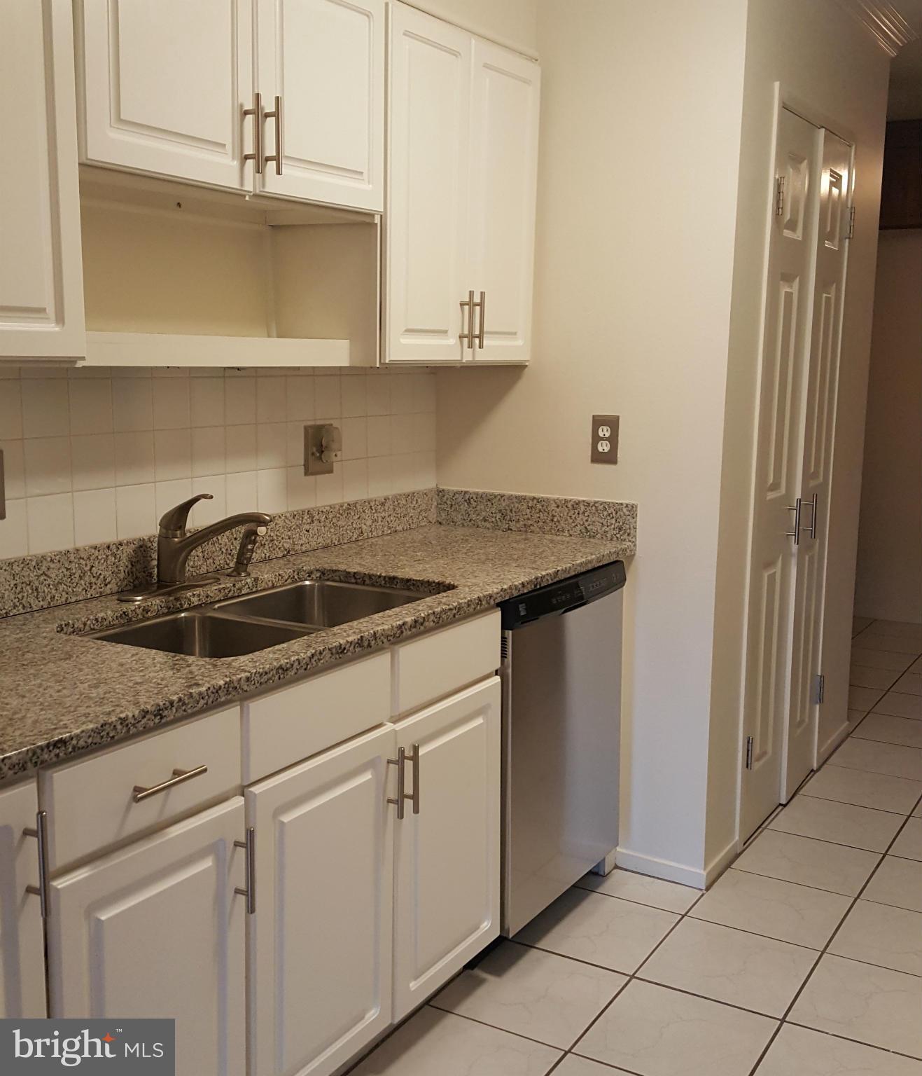 6101 Edsall Road, Unit 1506 Alexandria, VA 22304 - Photo 6 of 26 a kitchen with stainless steel appliances granite countertop a sink and cabinets
