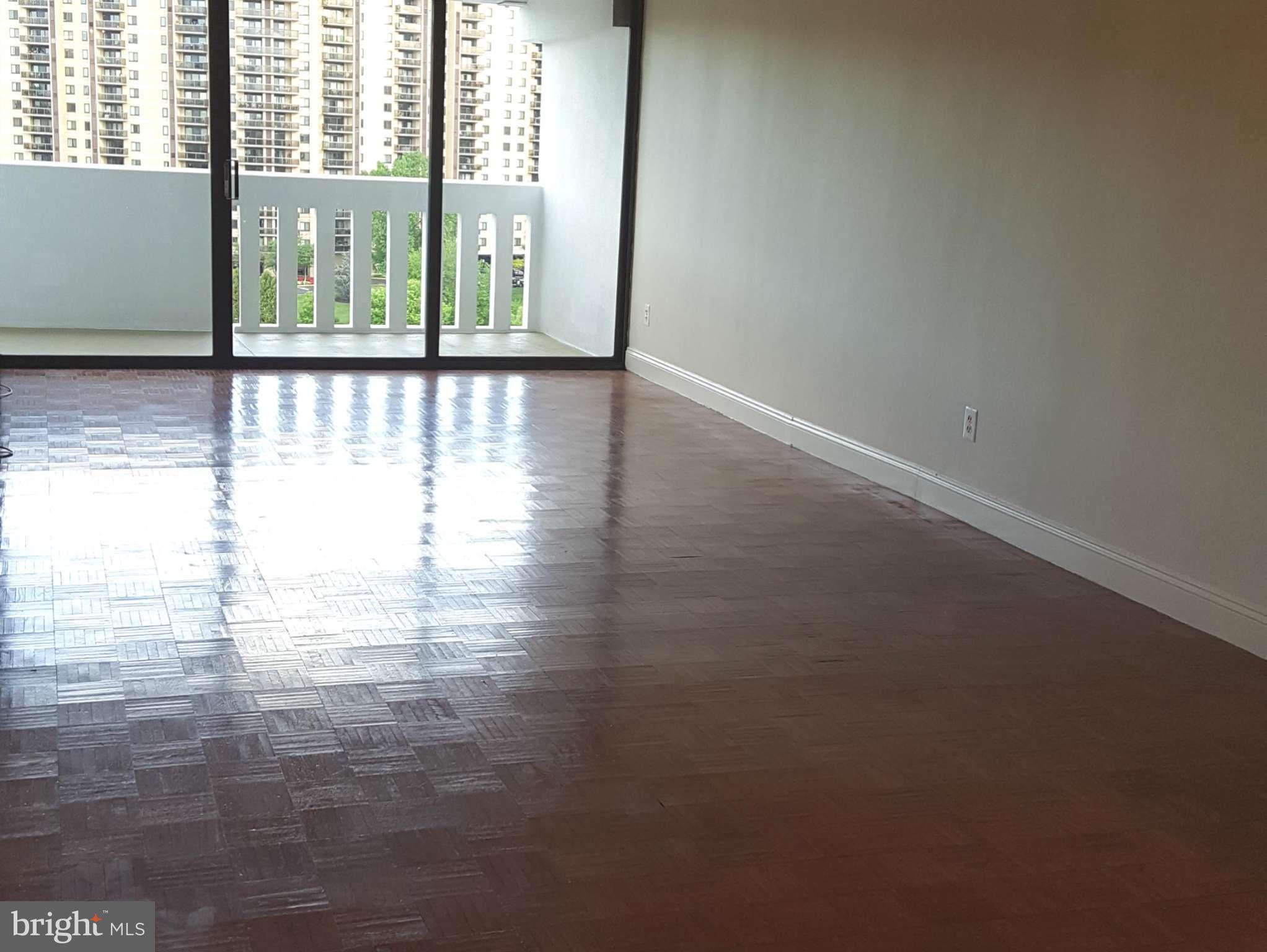 6101 Edsall Road, Unit 1506 Alexandria, VA 22304 - Photo 10 of 26 a view of an empty room with wooden floor and a window