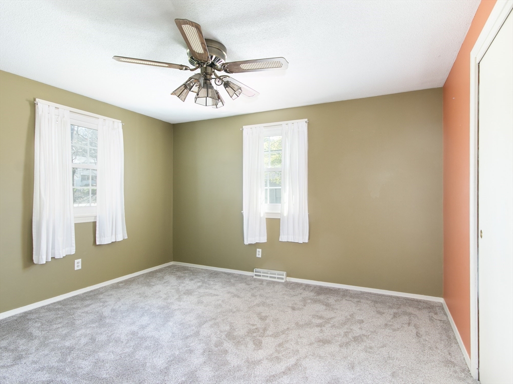 10 Cambridge Road Nashua, NH 03062 - Photo 9 of 25 Gallery Image 9