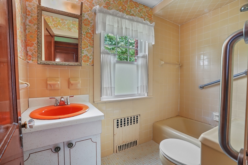 12 Bungalow Road Boston, MA 02132 - Photo 18 of 27