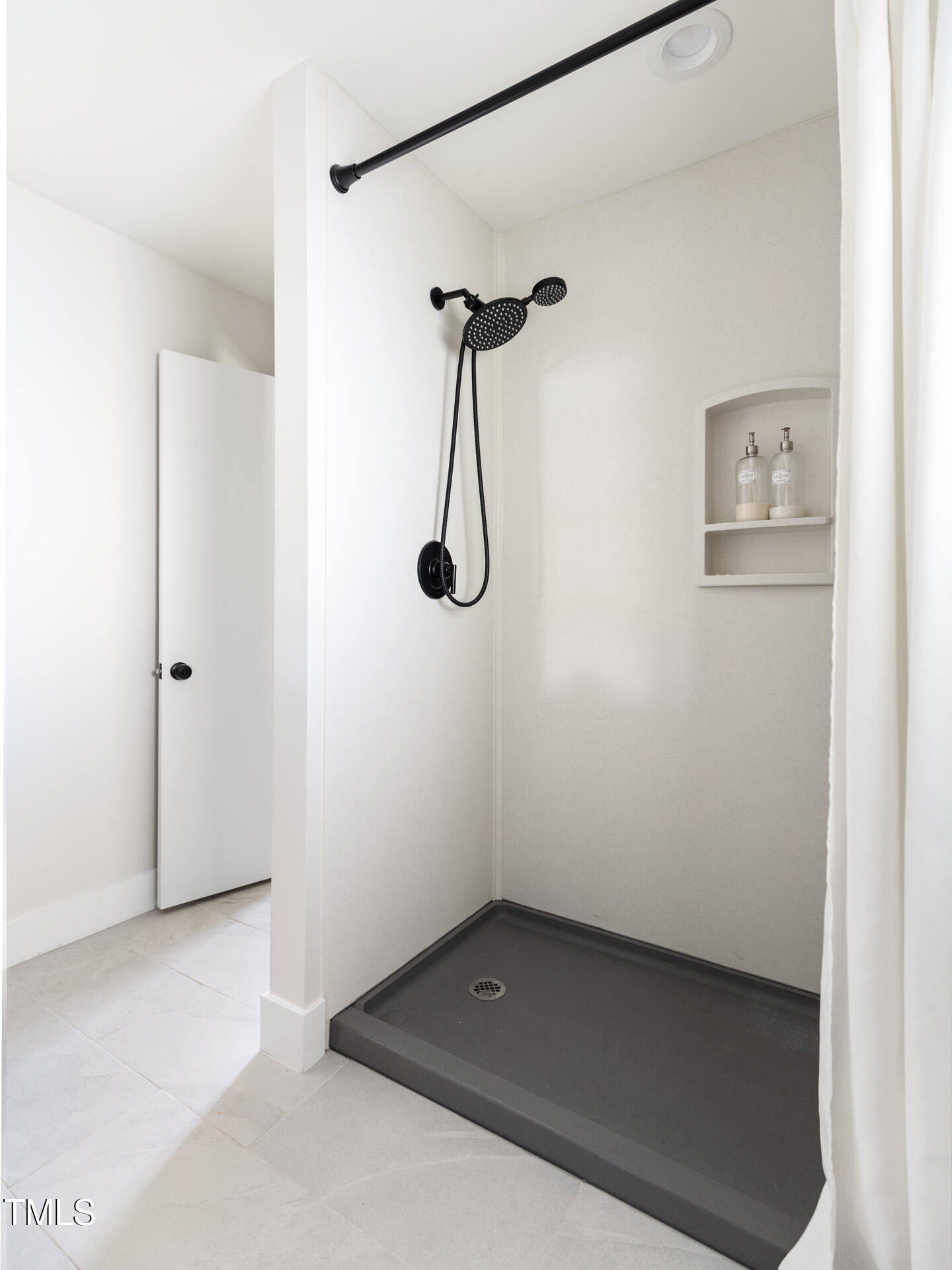 2702 Richwood Road Durham, NC 27705 - Photo 35 of 47 a bathroom with a bath tub