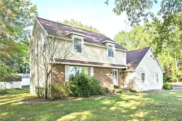 a view of a house with a yard