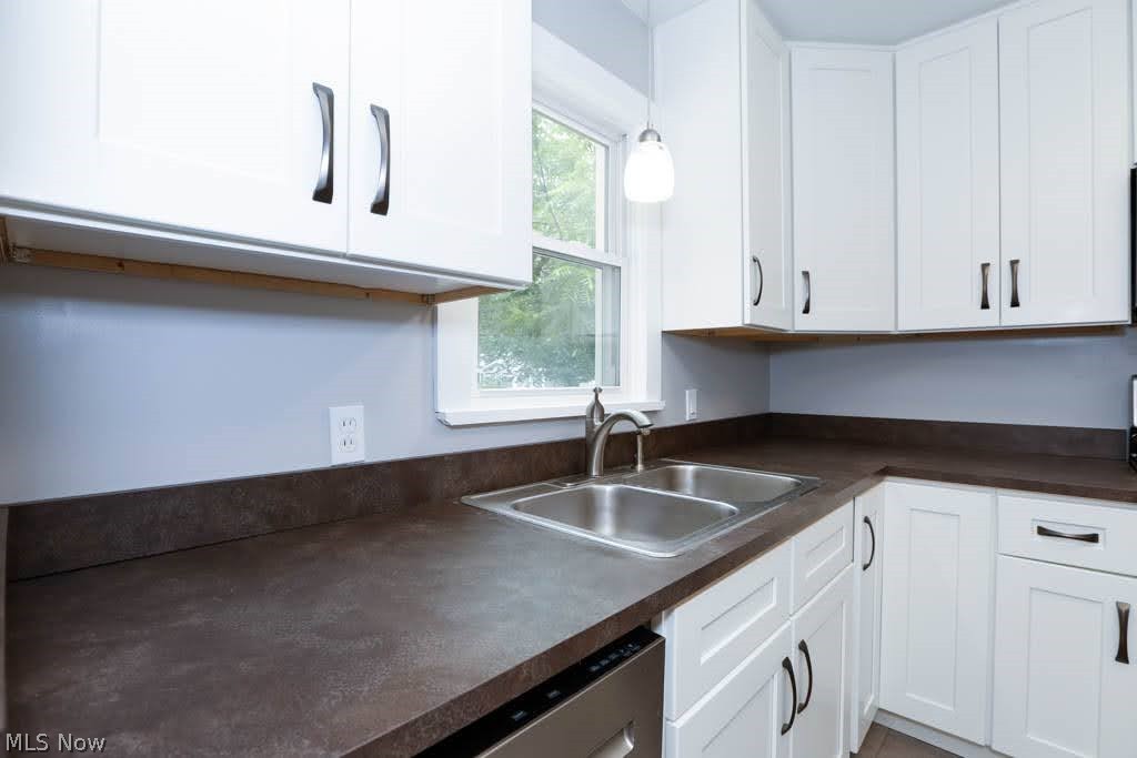 4812 Anderson Road Cleveland, OH 44124 - Photo 8 of 34