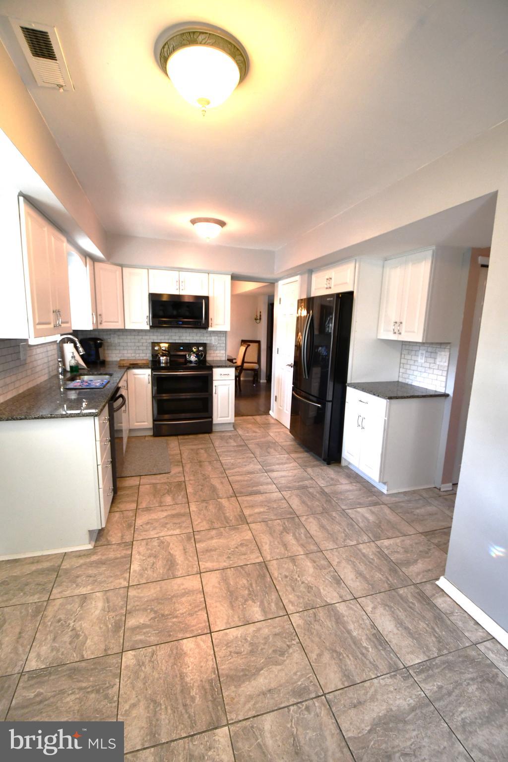 1434 Woodview Road Yardley, PA 19067 - Photo 12 of 37 Gallery Image 12