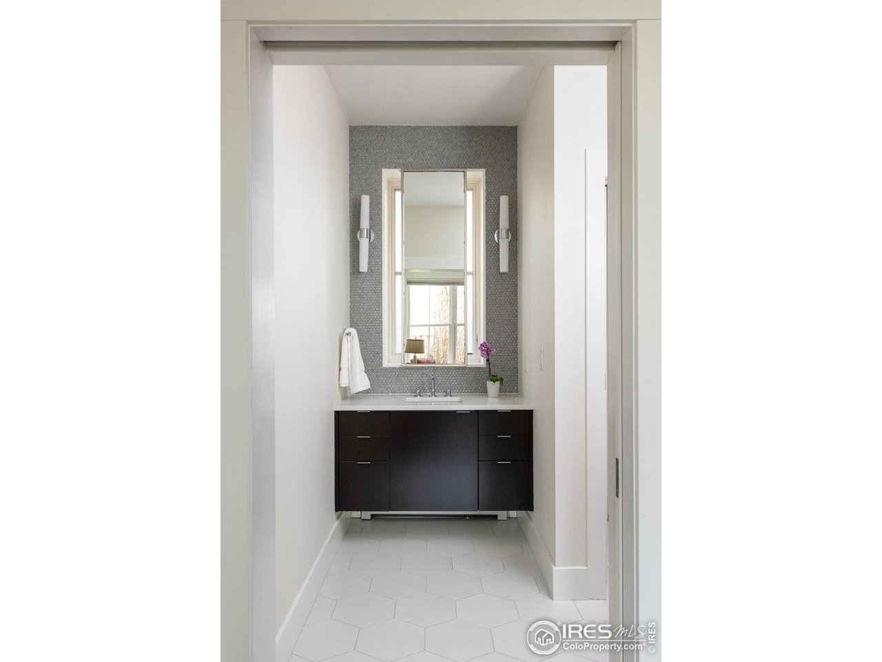 3221 8th Street Boulder, CO 80304 - Photo 20 of 40 a view of an entryway