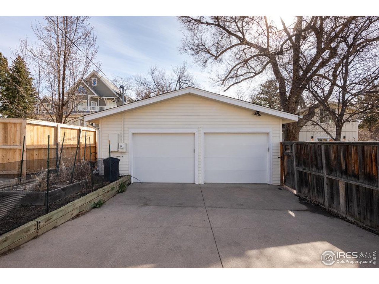 3221 8th Street Boulder, CO 80304 - Photo 36 of 40 a view of a garage with a backyard