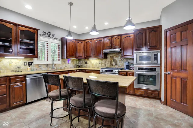 $809,000 | 1324 Eagle Valley Drive, Greenwood, IN 46143