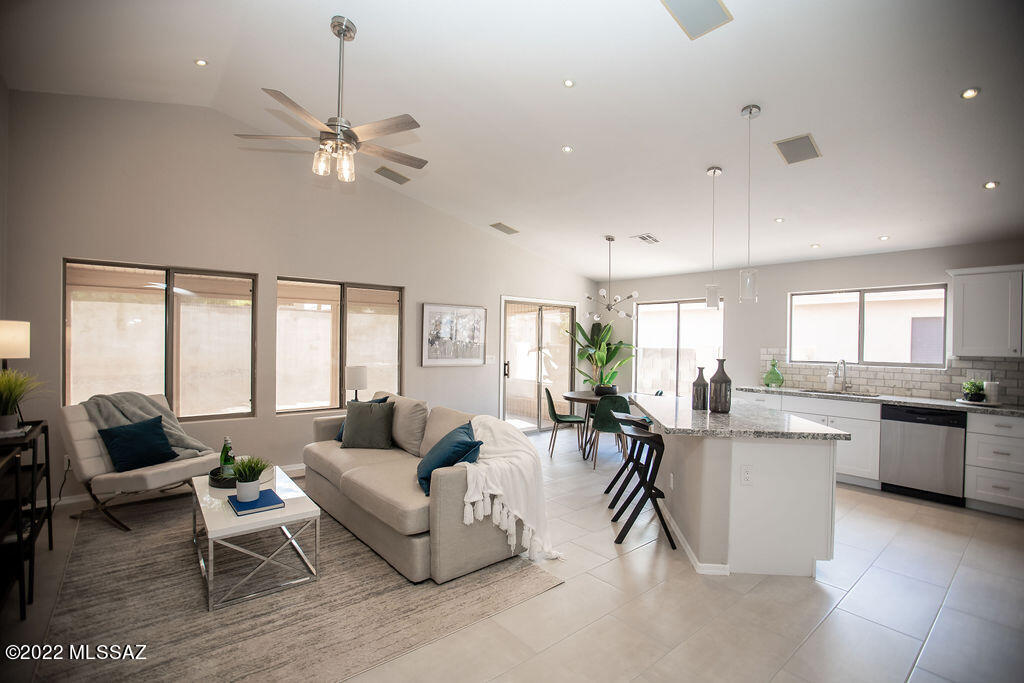 8714 North Frampton Place Tucson, AZ 85742 - Photo 5 of 46